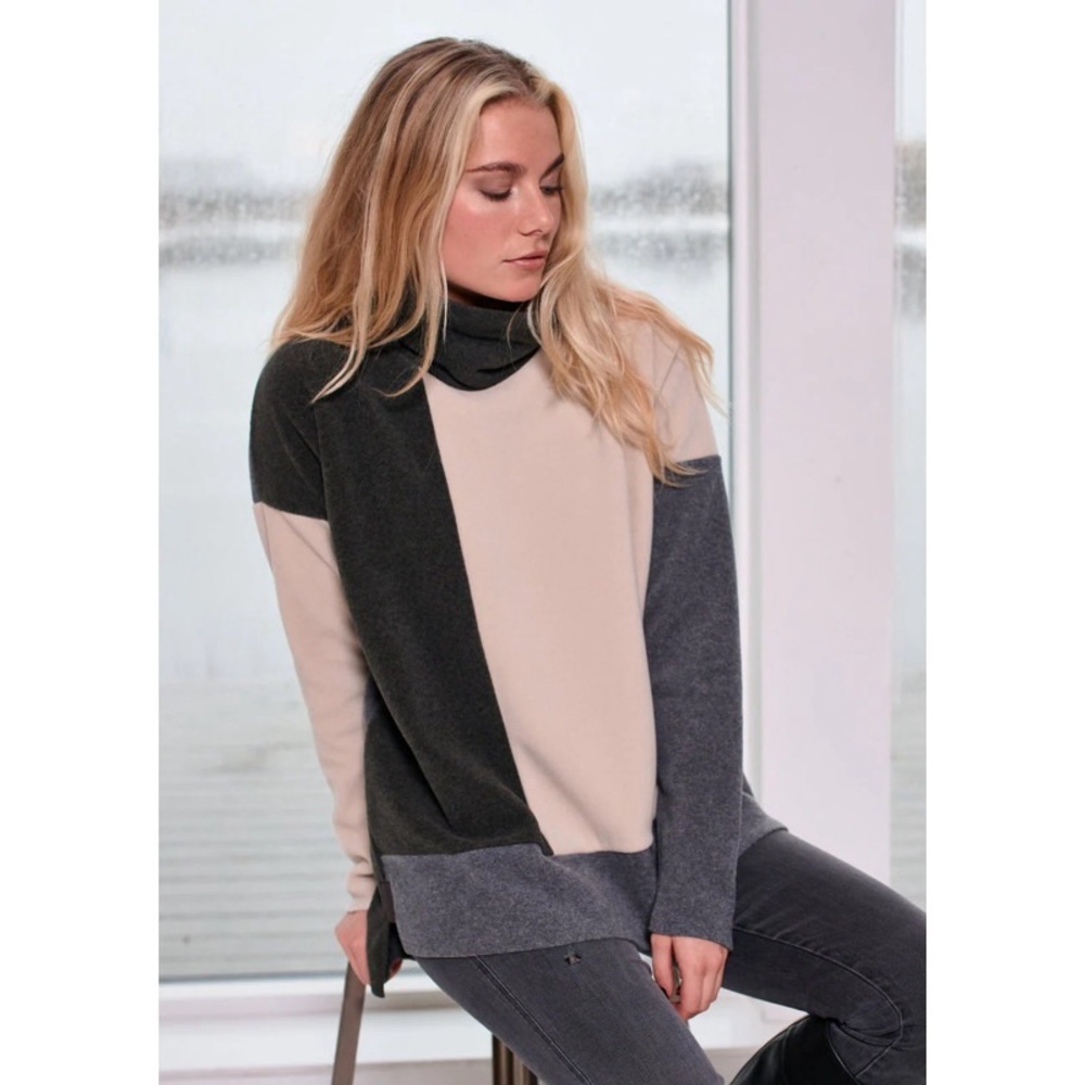 Colorblock Turtleneck Sweater - Black, Cream, Gray